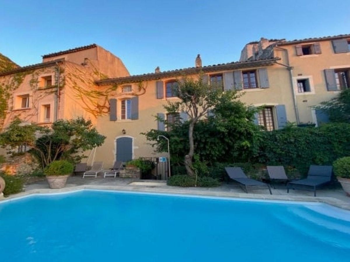 Hôtel-restaurant 3 étoiles à vendre dans le Vaucluse