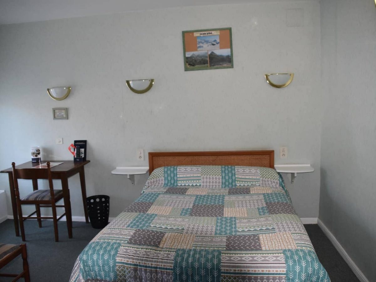 À vendre – Hôtel-restaurant 2 étoiles de 19 chambres à Bort-les-Orgues – Corrèze (19)