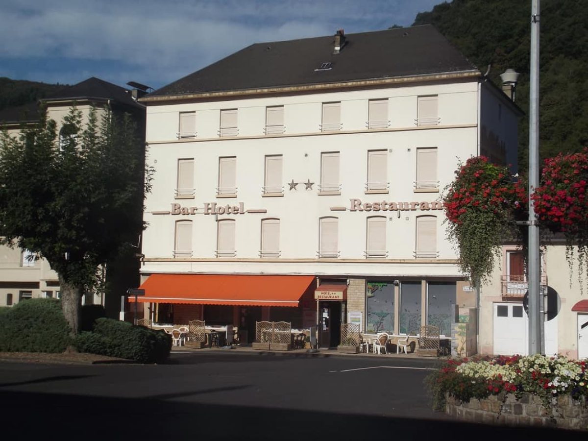 À vendre – Hôtel-restaurant 2 étoiles de 19 chambres à Bort-les-Orgues – Corrèze (19)