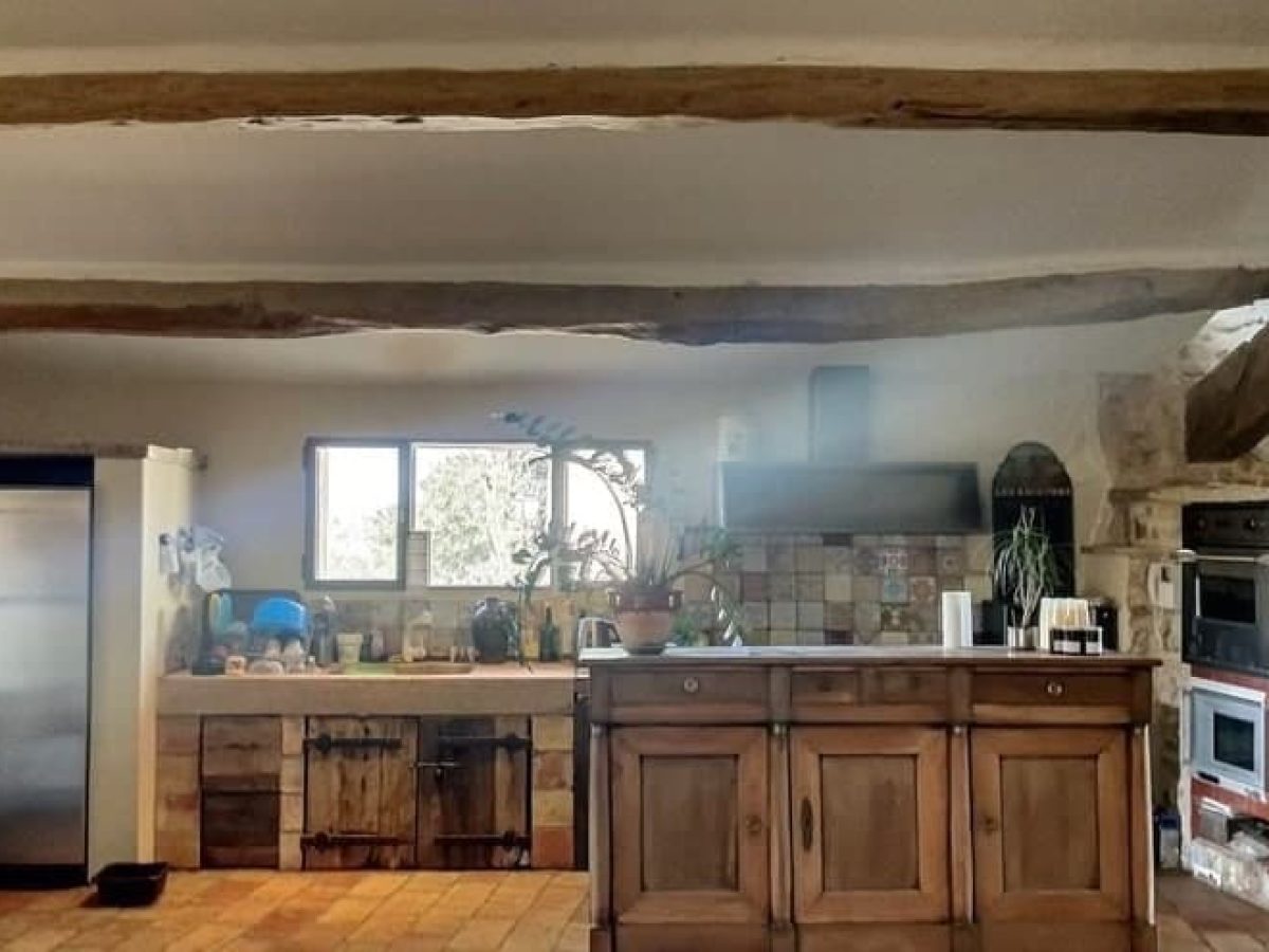 À vendre – Ferme provençale de 500 m² sur un terrain de 65 hectares à Forcalquier – Alpes-de-Haute-Provence (04)