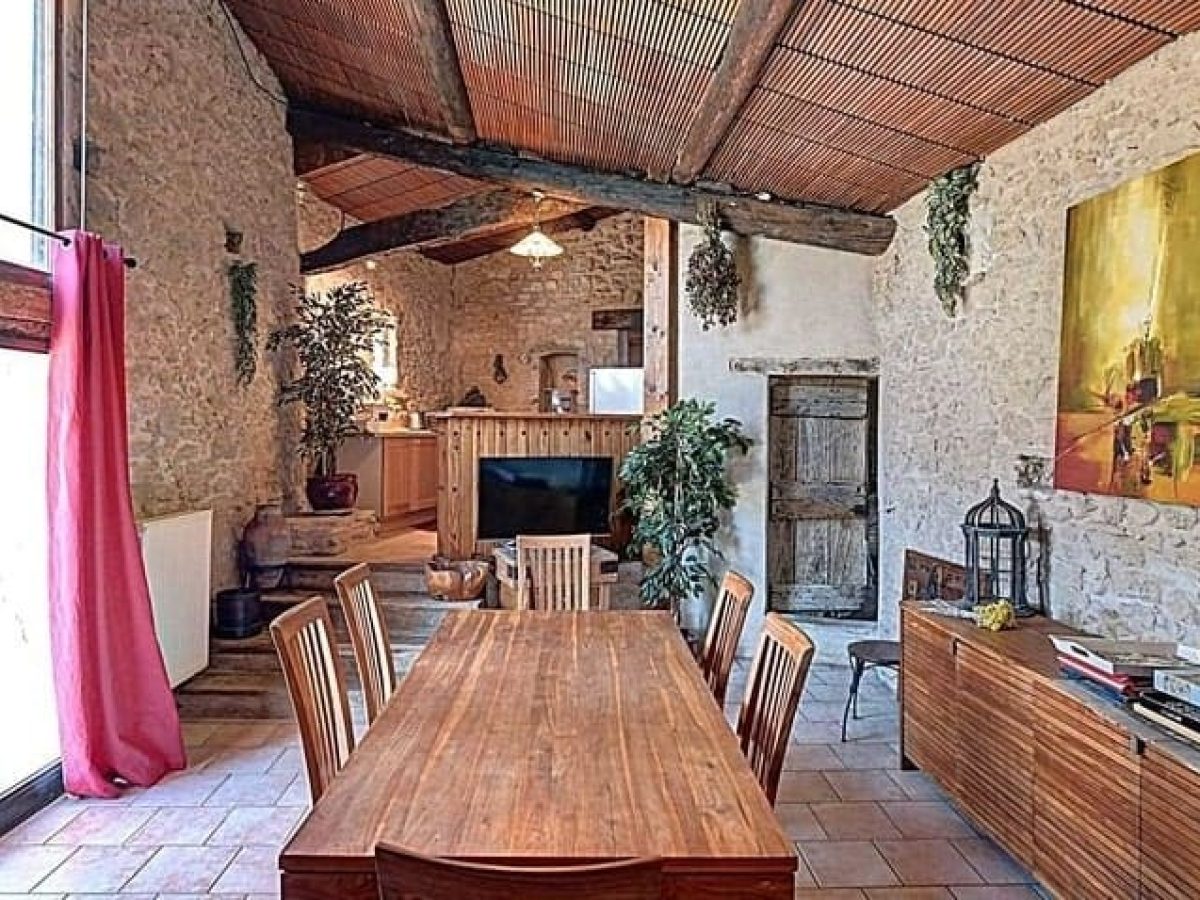 À vendre – Ferme provençale de 500 m² sur un terrain de 65 hectares à Forcalquier – Alpes-de-Haute-Provence (04)