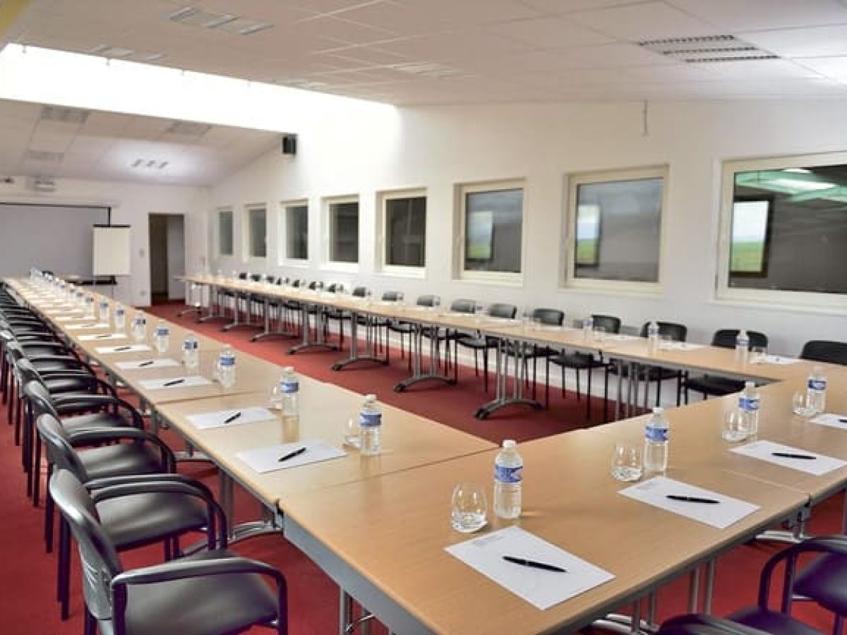 À vendre – Château du XVIIe siècle de 34 chambres à Donchery - Ardennes (08)