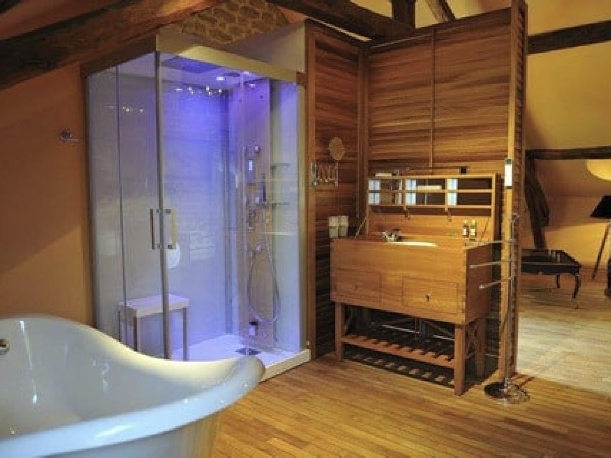 À vendre – Château du XVIIe siècle de 34 chambres à Donchery - Ardennes (08)