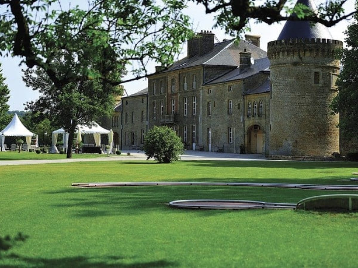 À vendre – Château du XVIIe siècle de 34 chambres à Donchery - Ardennes (08)