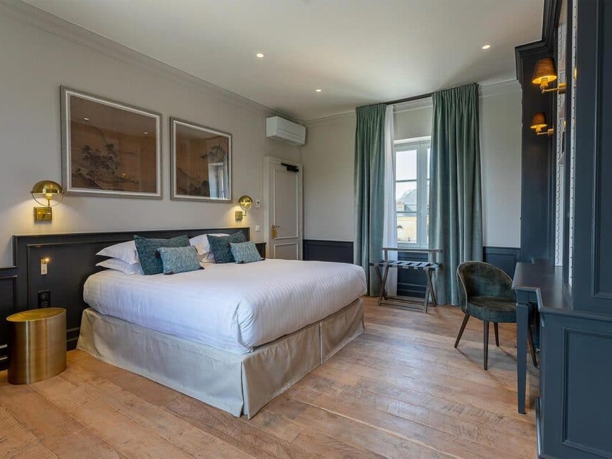 À vendre – Château du XVIIe siècle de 34 chambres à Donchery - Ardennes (08)