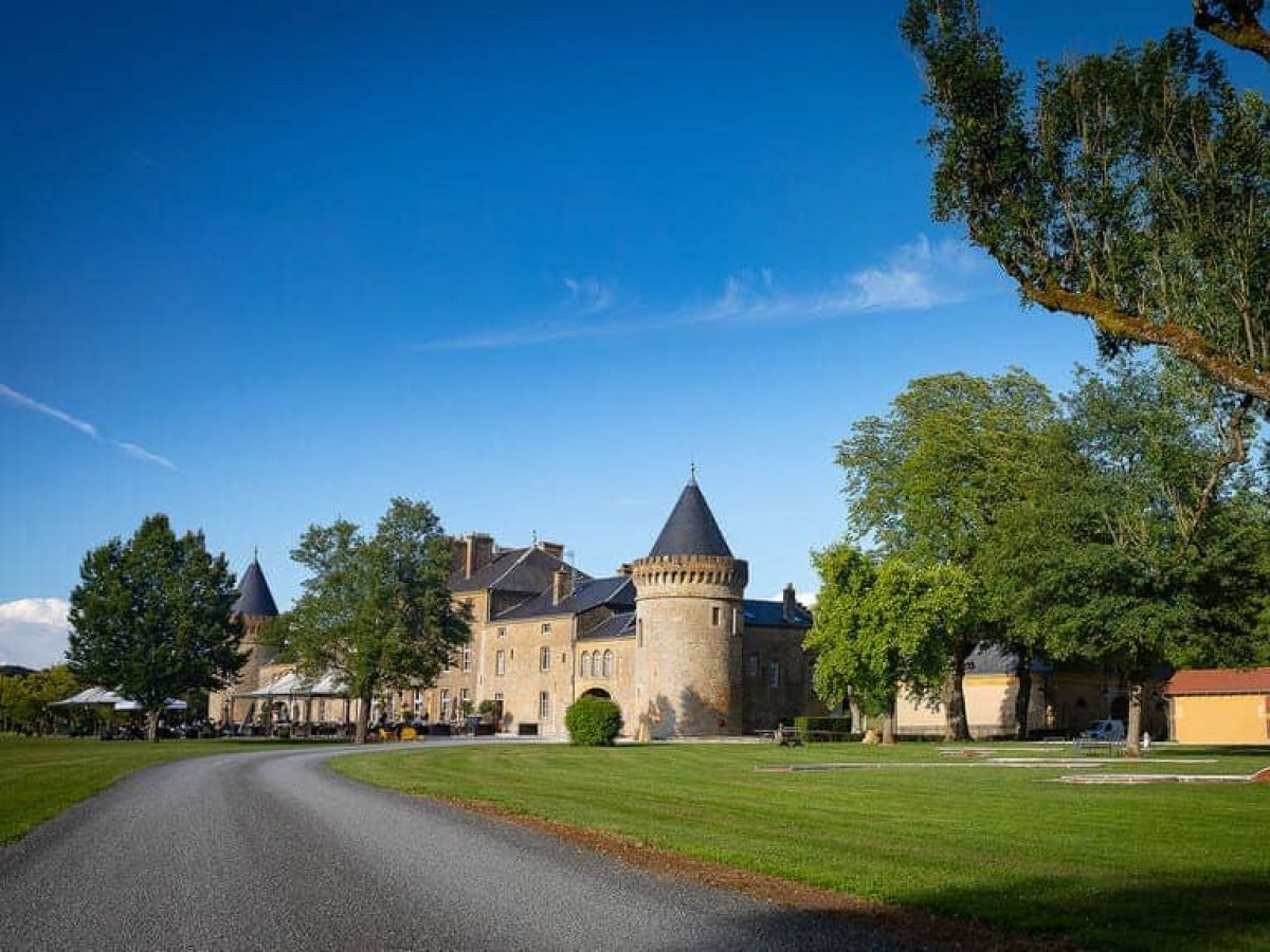 À vendre – Château du XVIIe siècle de 34 chambres à Donchery - Ardennes (08)