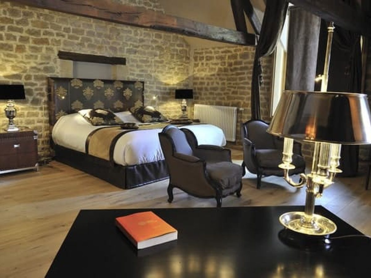 À vendre – Château du XVIIe siècle de 34 chambres à Donchery - Ardennes (08)