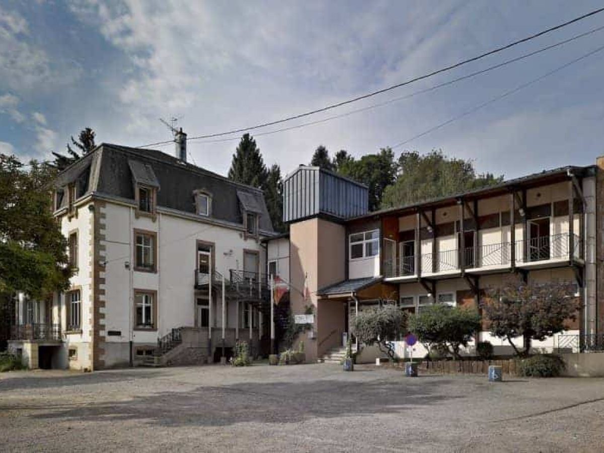 À vendre ou à louer – Ancien Centre d’Accueil de 38 chambres à Reconvertir en Hébergement Touristique à La Broque – Bas-Rhin (67)