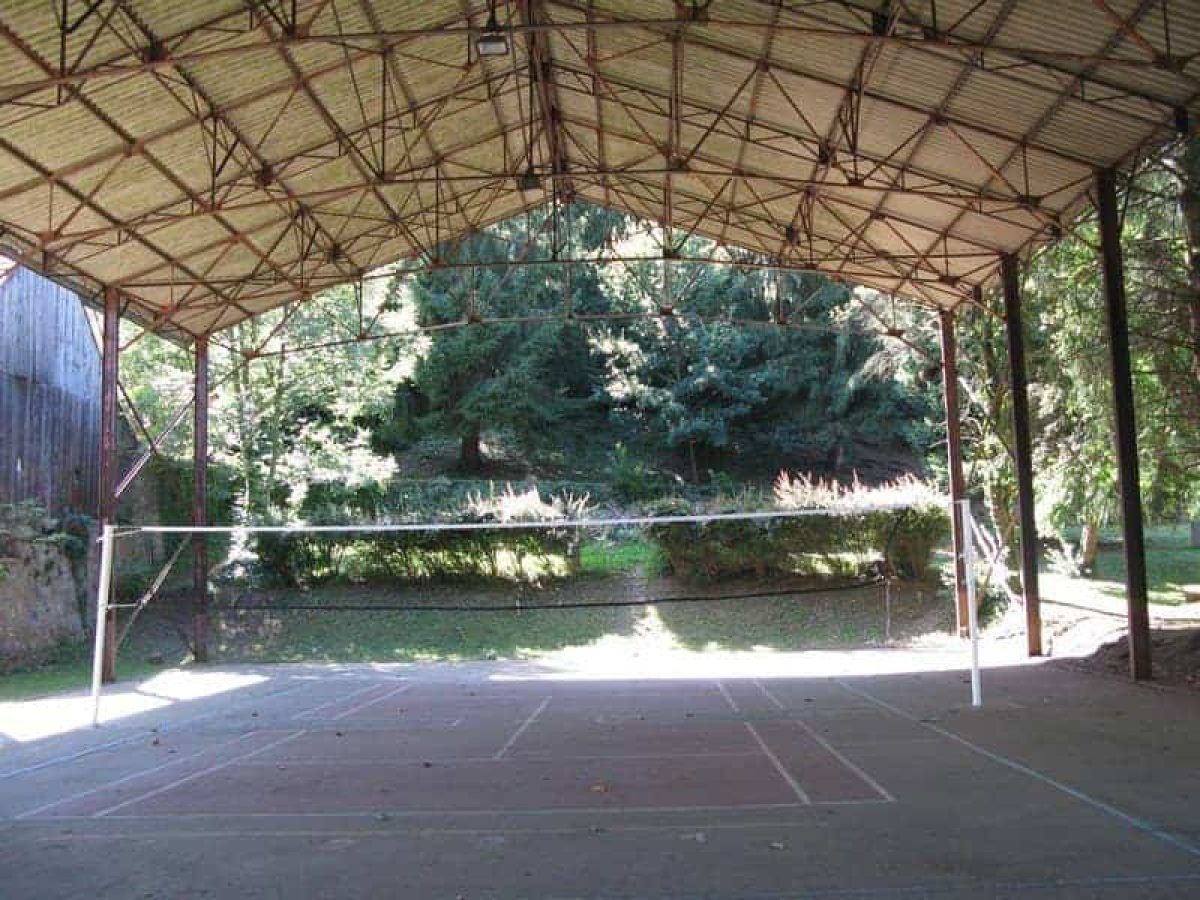 À vendre ou à louer – Ancien Centre d’Accueil de 38 chambres à Reconvertir en Hébergement Touristique à La Broque – Bas-Rhin (67)