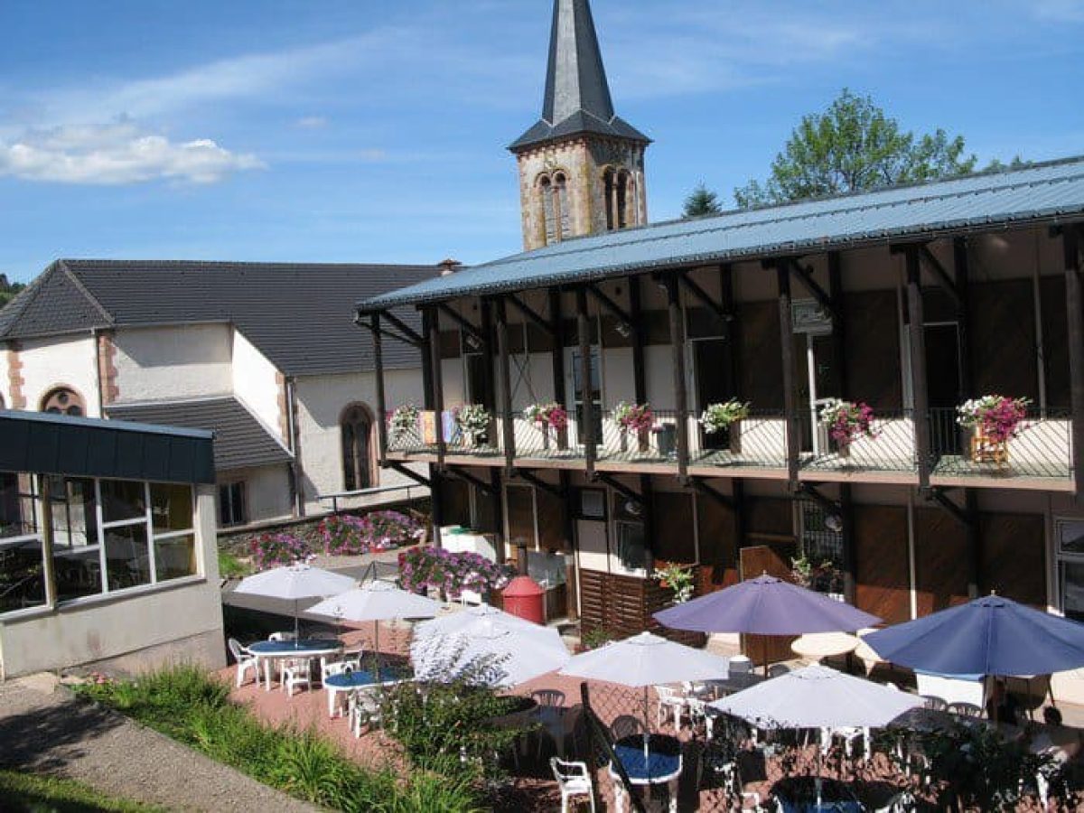 À vendre ou à louer – Ancien Centre d’Accueil de 38 chambres à Reconvertir en Hébergement Touristique à La Broque – Bas-Rhin (67)
