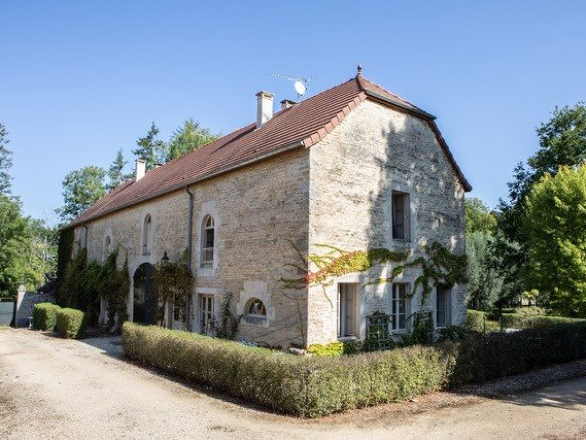 À vendre – Château de 17 pièces à Châteauvillain – Haute-Marne (52)