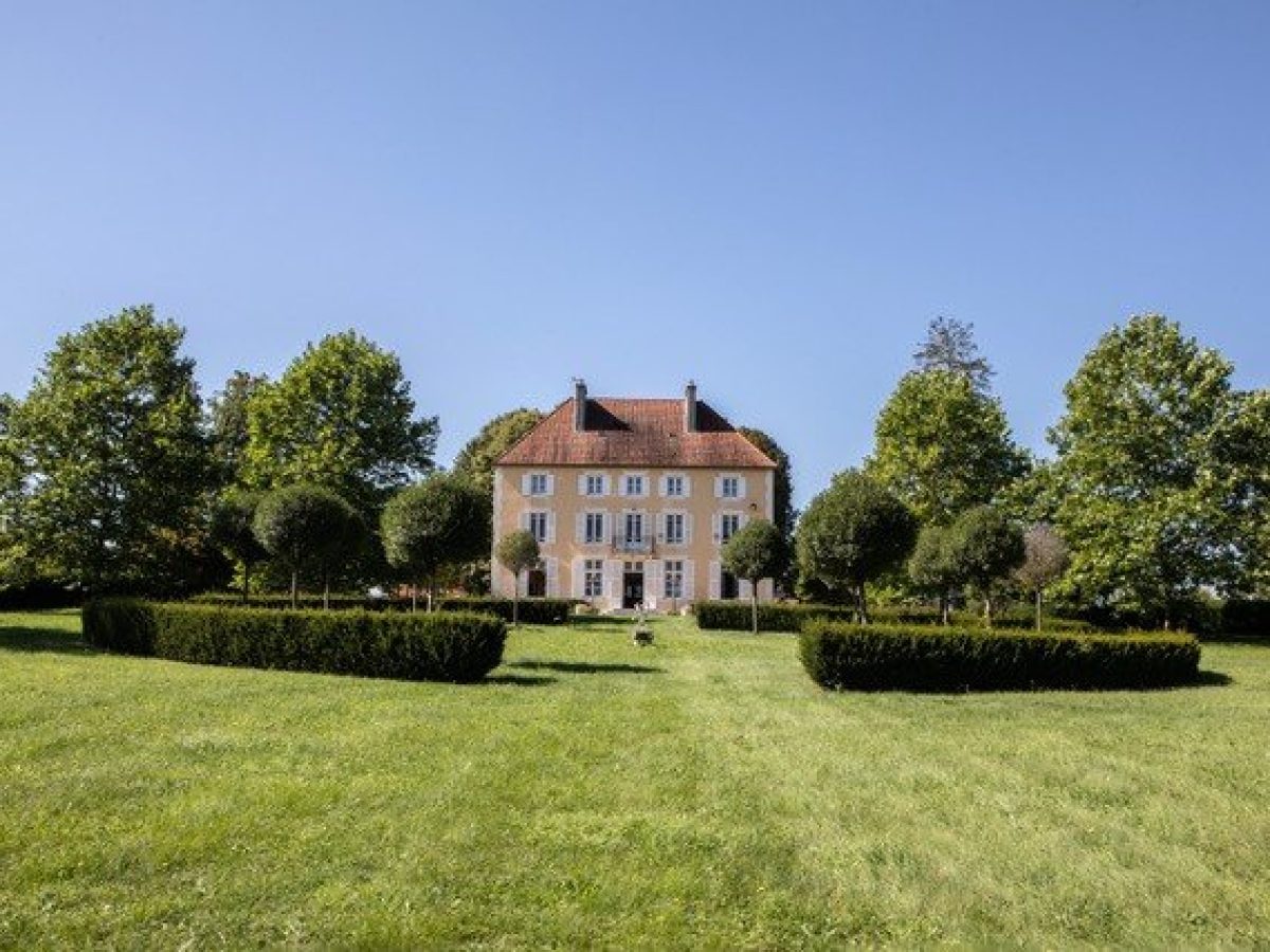 À vendre – Château de 17 pièces à Châteauvillain – Haute-Marne (52)
