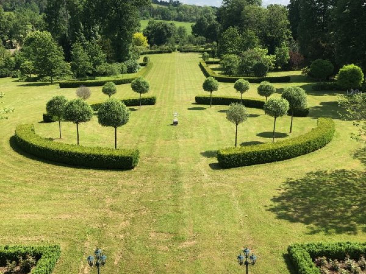 À vendre – Château de 17 pièces à Châteauvillain – Haute-Marne (52)