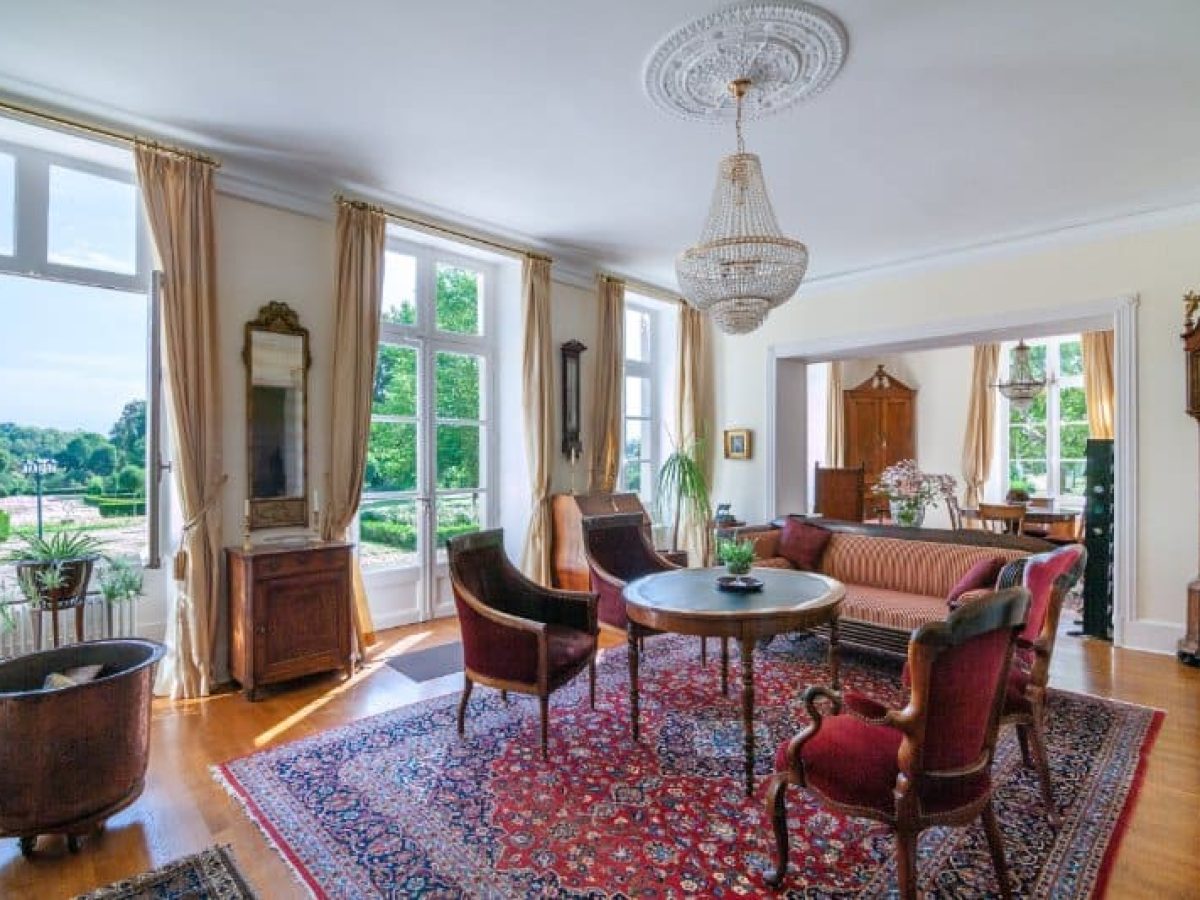 À vendre – Château de 17 pièces à Châteauvillain – Haute-Marne (52)