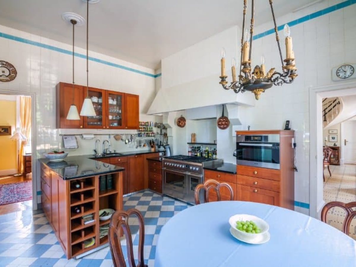 À vendre – Château de 17 pièces à Châteauvillain – Haute-Marne (52)