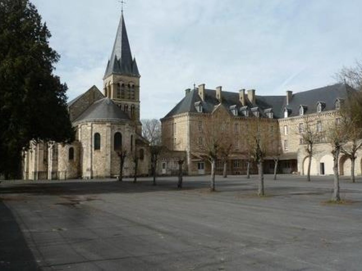 À vendre – Ancien Prieuré de 30 chambres à Châtillon-sur-Marne – Marne (51)