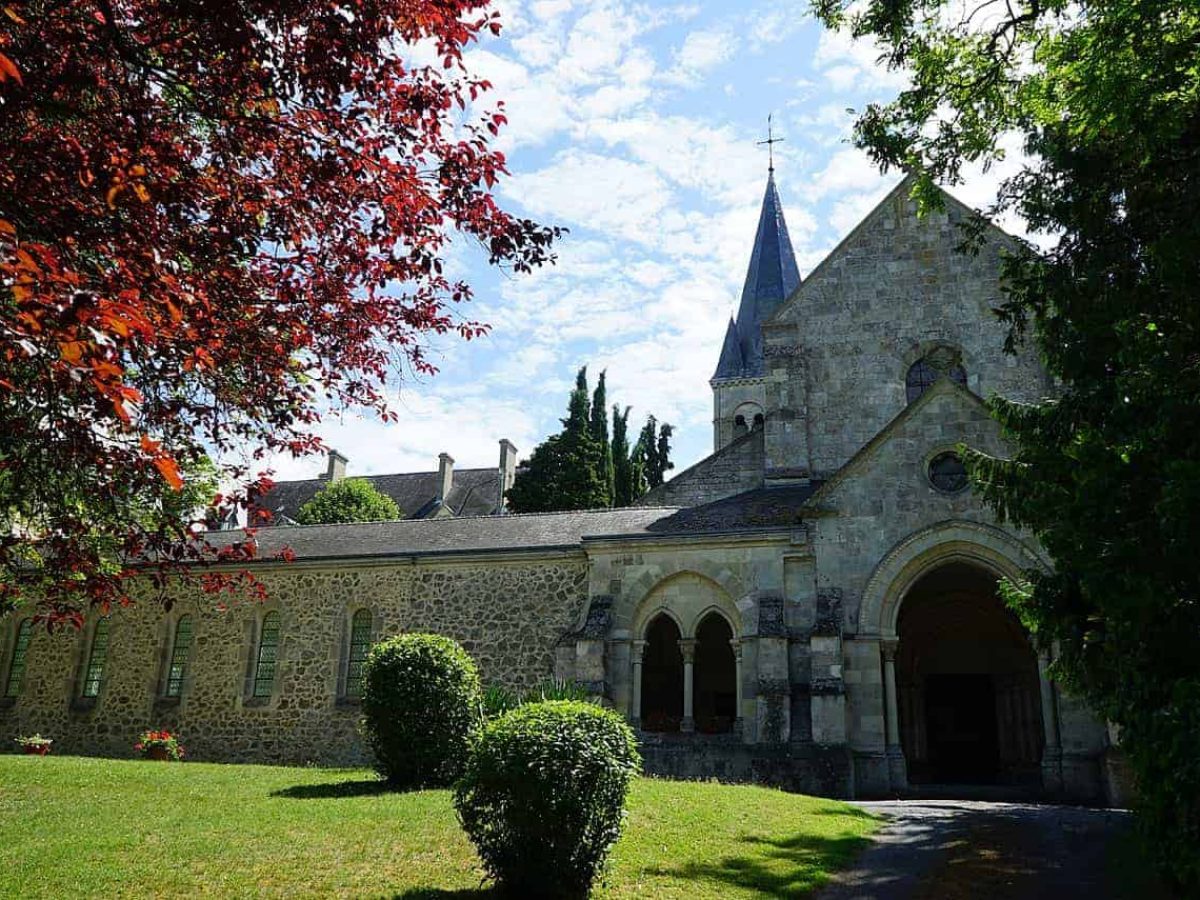À vendre – Ancien Prieuré de 30 chambres à Châtillon-sur-Marne – Marne (51)