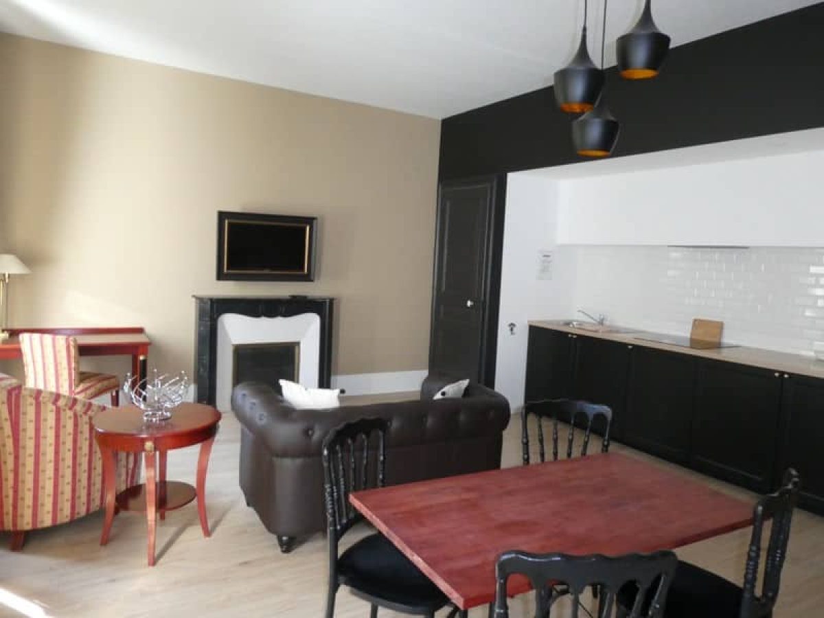 À vendre – Ancien Hôtel du XIXe siècle de 20 chambres à rénover à Plombières-les-Bains – Vosges (88)