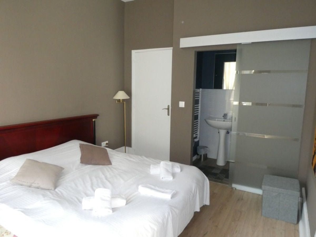 À vendre – Ancien Hôtel du XIXe siècle de 20 chambres à rénover à Plombières-les-Bains – Vosges (88)