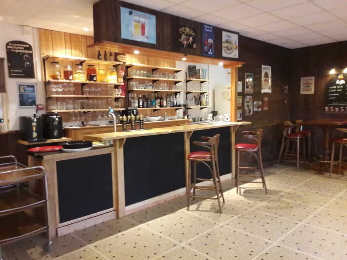 À vendre – 4 Gîtes sur un Domaine Touristique de 9 hectares à Hautefage – Corrèze (19)