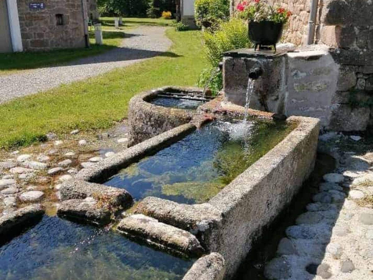 À vendre – 4 Gîtes sur un Domaine Touristique de 9 hectares à Hautefage – Corrèze (19)