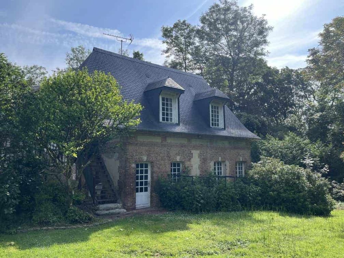 À vendre – Château du XIVe siècle de 13 chambres à Pont-Audemer– Eure (27)