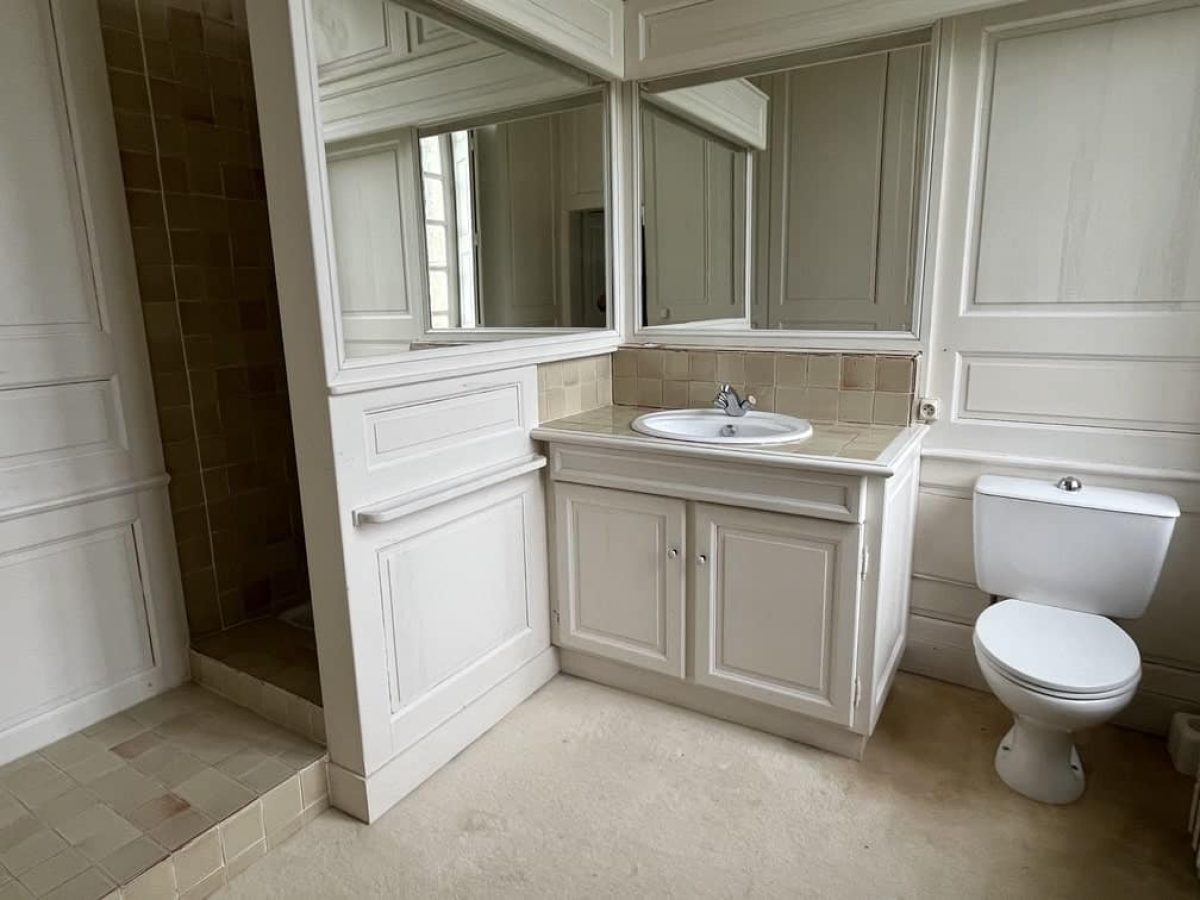 À vendre – Château du XIVe siècle de 13 chambres à Pont-Audemer– Eure (27)