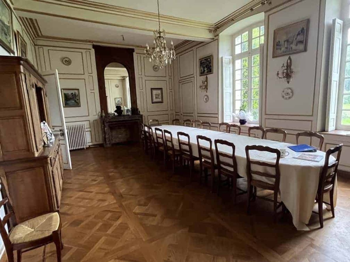 À vendre – Château du XIVe siècle de 13 chambres à Pont-Audemer– Eure (27)