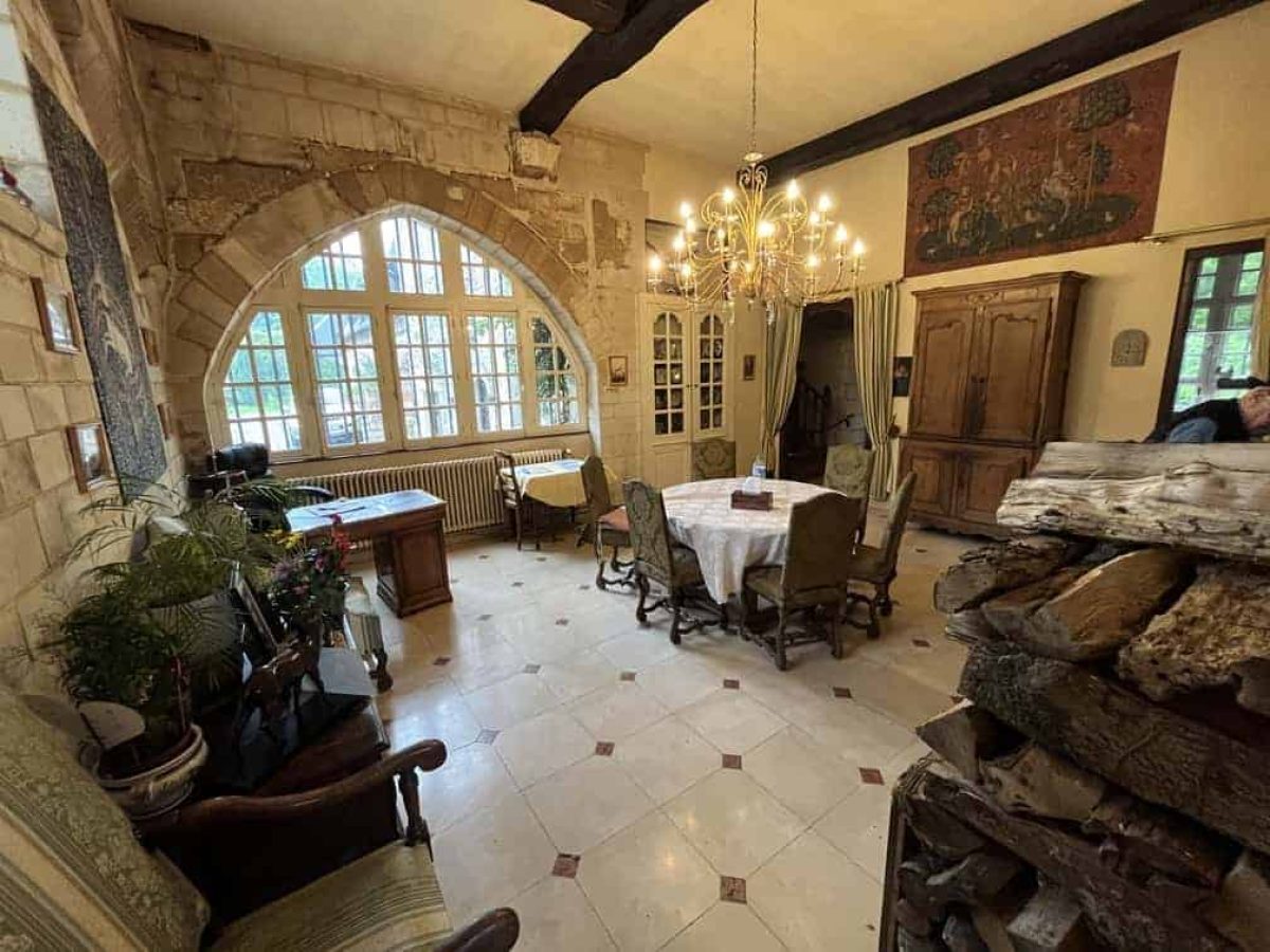 À vendre – Château du XIVe siècle de 13 chambres à Pont-Audemer– Eure (27)