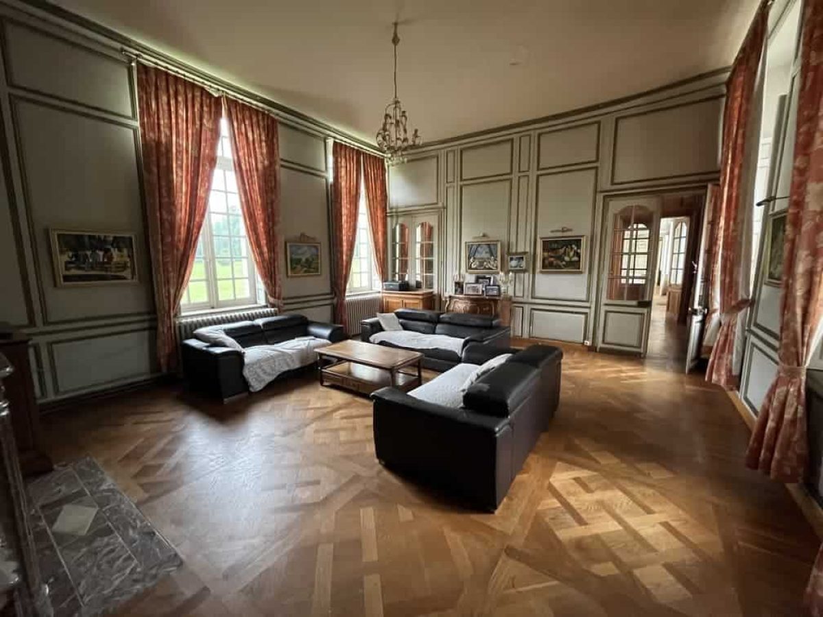 À vendre – Château du XIVe siècle de 13 chambres à Pont-Audemer– Eure (27)