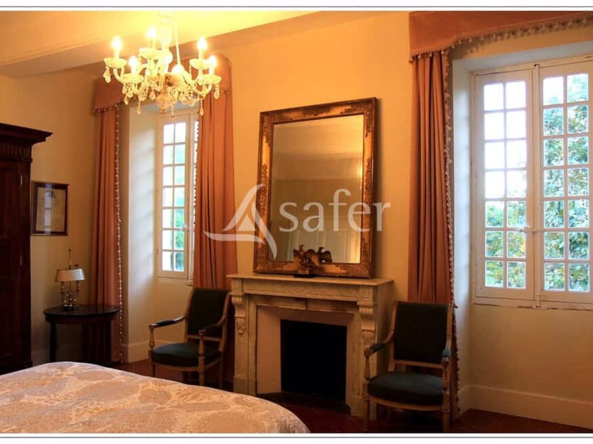 À vendre – Ancien Moulin du XIIIᵉ siècle sur 12 ha près de Montpellier – Hérault (34)