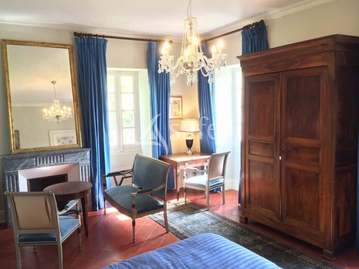 À vendre – Ancien Moulin du XIIIᵉ siècle sur 12 ha près de Montpellier – Hérault (34)