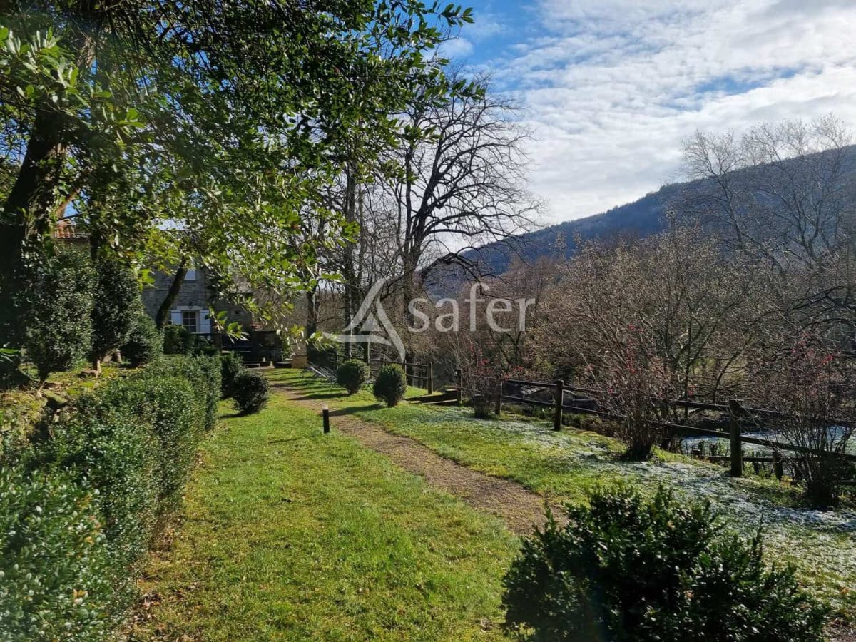 À vendre – Ancien Moulin du XIIIᵉ siècle sur 12 ha près de Montpellier – Hérault (34)