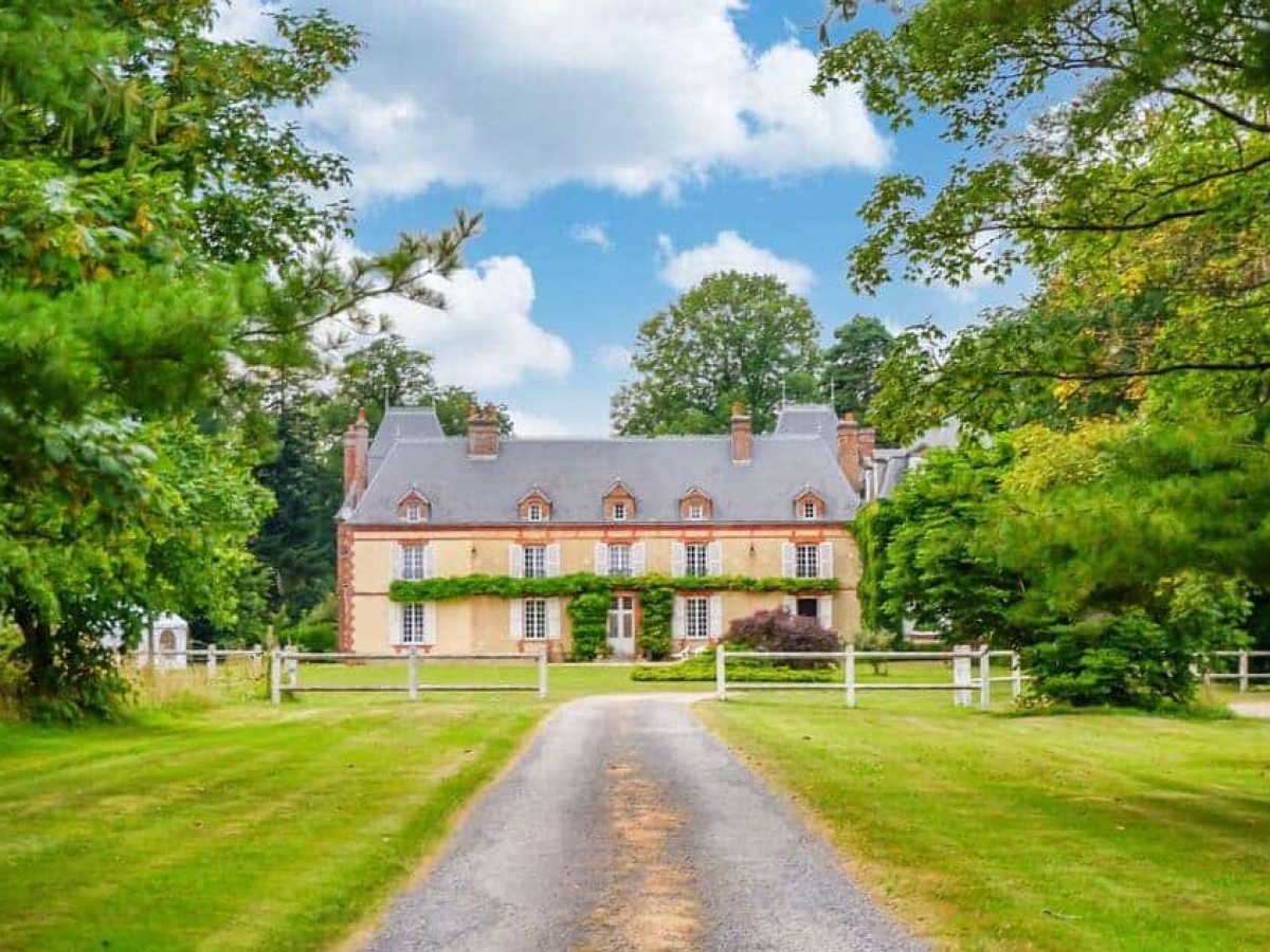 À vendre – Château normand du XVIIᵉ siècle de 27 pièces à Saint-Antonin-de-Sommaire – Eure (27)