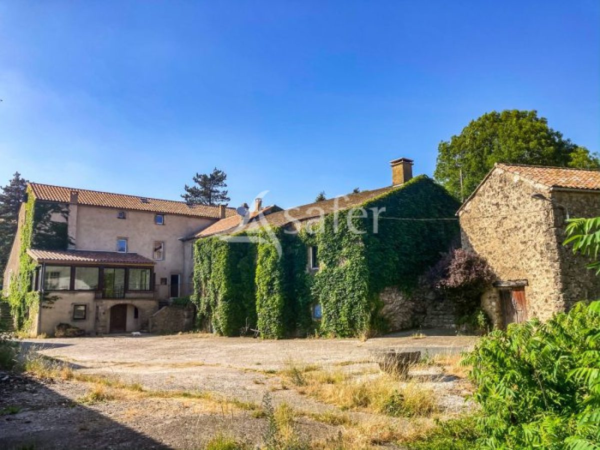 À vendre – Corps de ferme avec gîte rénové à Castanet-le-Haut – Hérault (34)