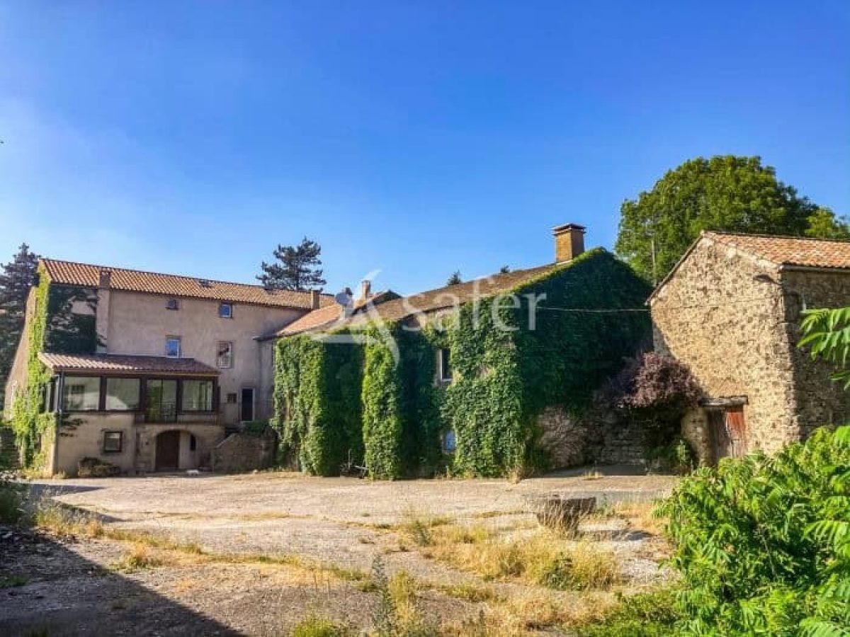 À vendre – Corps de ferme avec gîte rénové à Castanet-le-Haut – Hérault (34)