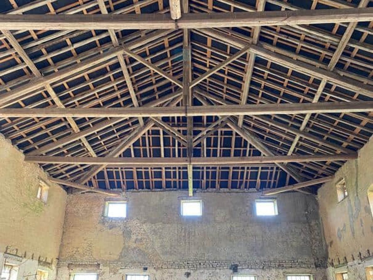À vendre - Ancien corps de ferme du XVIIIe siècle de 4 500 m² à reconvertir en hébergement touristique à Vittel - Vosges (88)