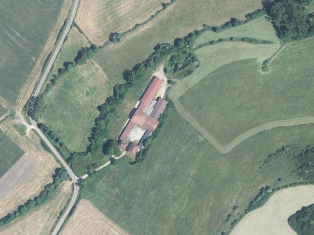 À vendre - Ancien corps de ferme du XVIIIe siècle de 4 500 m² à reconvertir en hébergement touristique à Vittel - Vosges (88)