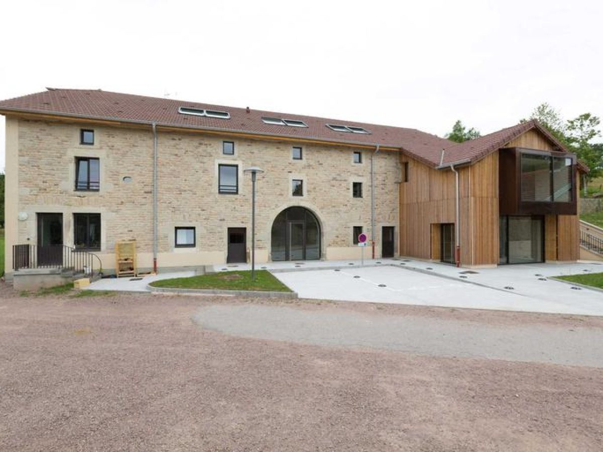 À vendre - Ferme du XIXe siècle réhabilitée à reconvertir en hébergement touristique - Les Voivres, Vosges (88)