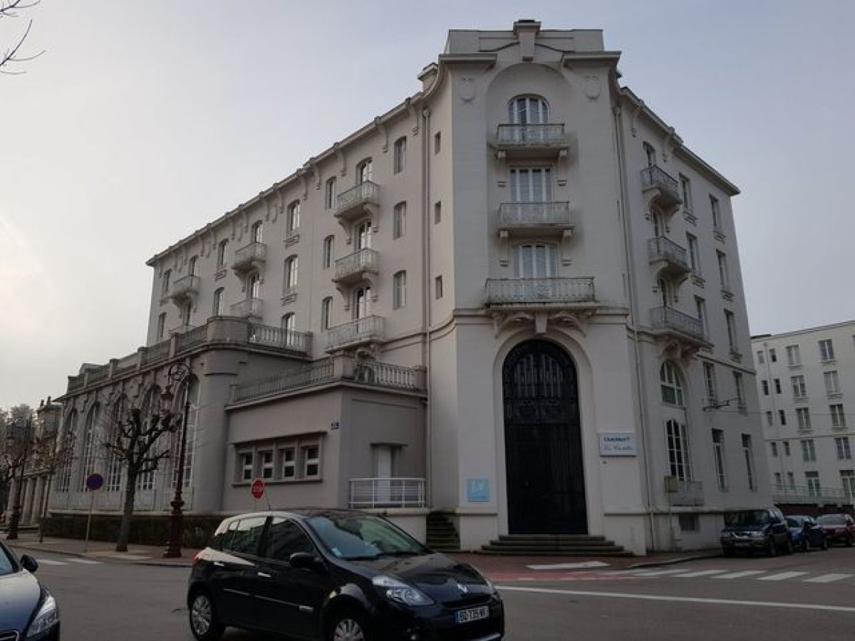 À vendre - Hôtel de 160 chambres en bordure du Parc Thermal de Vittel - Vosges (88)