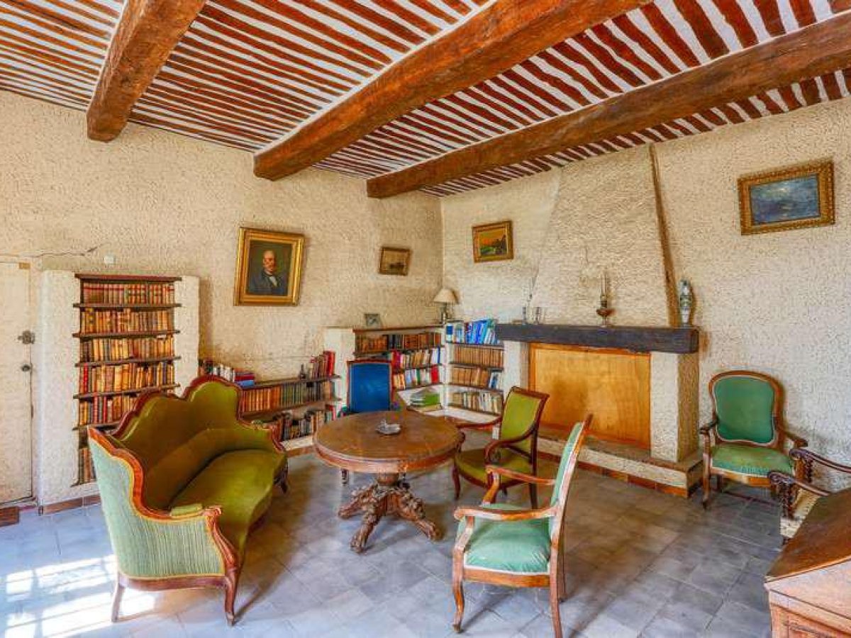 À vendre – Château du XVIIᵉ siècle de 22 pièces à Rustrel – Vaucluse (84)