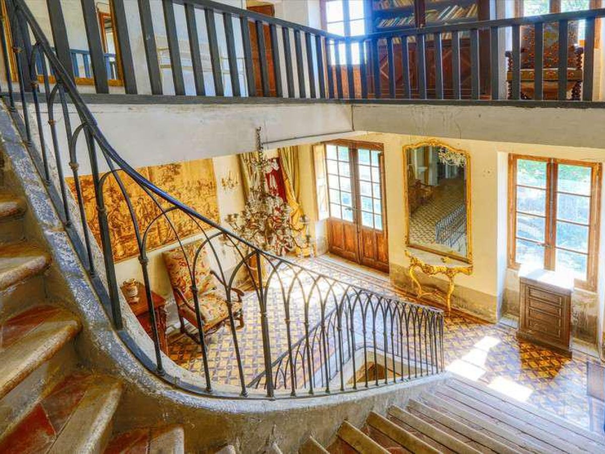 À vendre – Château du XVIIᵉ siècle de 22 pièces à Rustrel – Vaucluse (84)