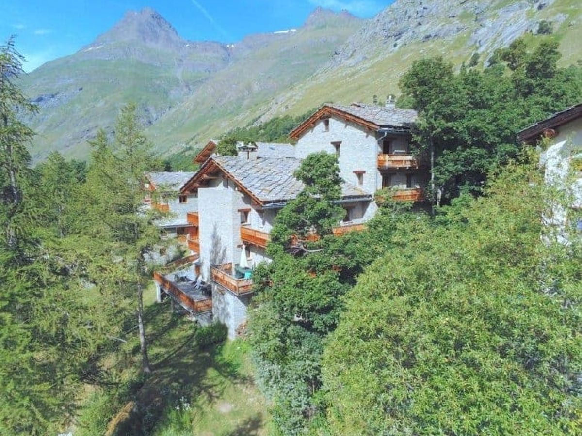 a-vendre-chalet-residence-de-tourisme-3-de-15-appartements-50-couverts-a-bonneval-sur-arc-en-savoie-17