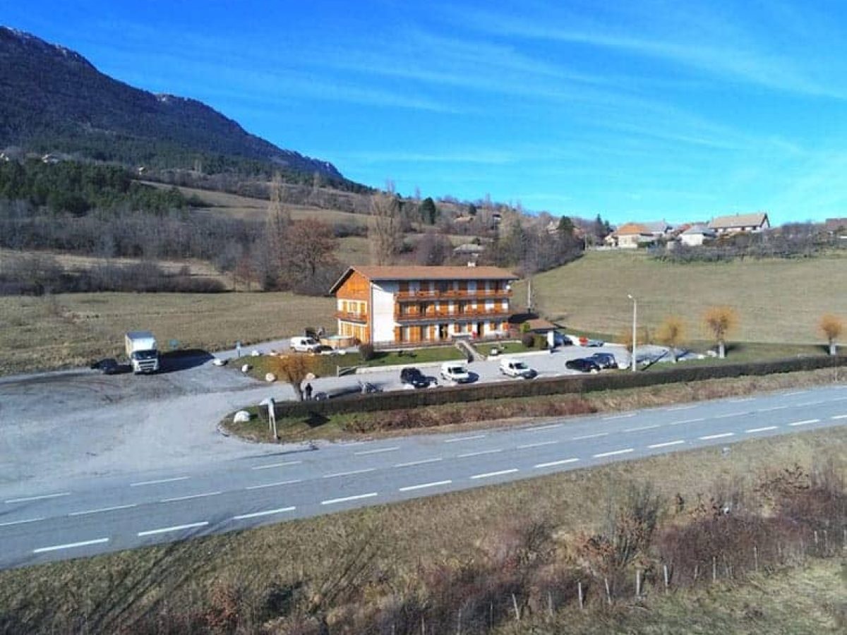 a-vendre-hotel-bar-restaurant-de-14-chambres-80-couverts-en-isere-15