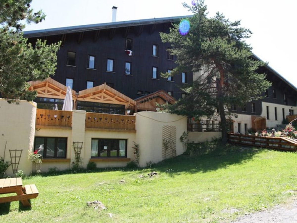 a-vendre-hotel-restaurant-3-de-29-chambres-proche-gap-entre-lac-et-station-de-montagne-dans-les-alpes-de-haute-provence-1
