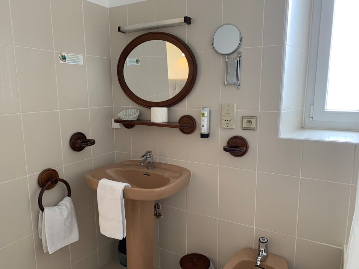 À vendre - Hôtel-Restaurant 2 étoiles de 16 chambres à Seilhac - Corrèze (19)