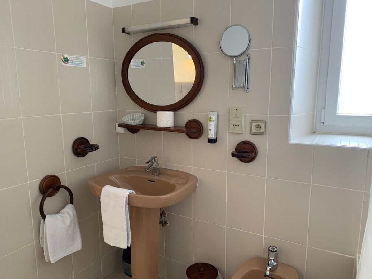 À vendre - Hôtel-Restaurant 2 étoiles de 16 chambres à Seilhac - Corrèze (19)