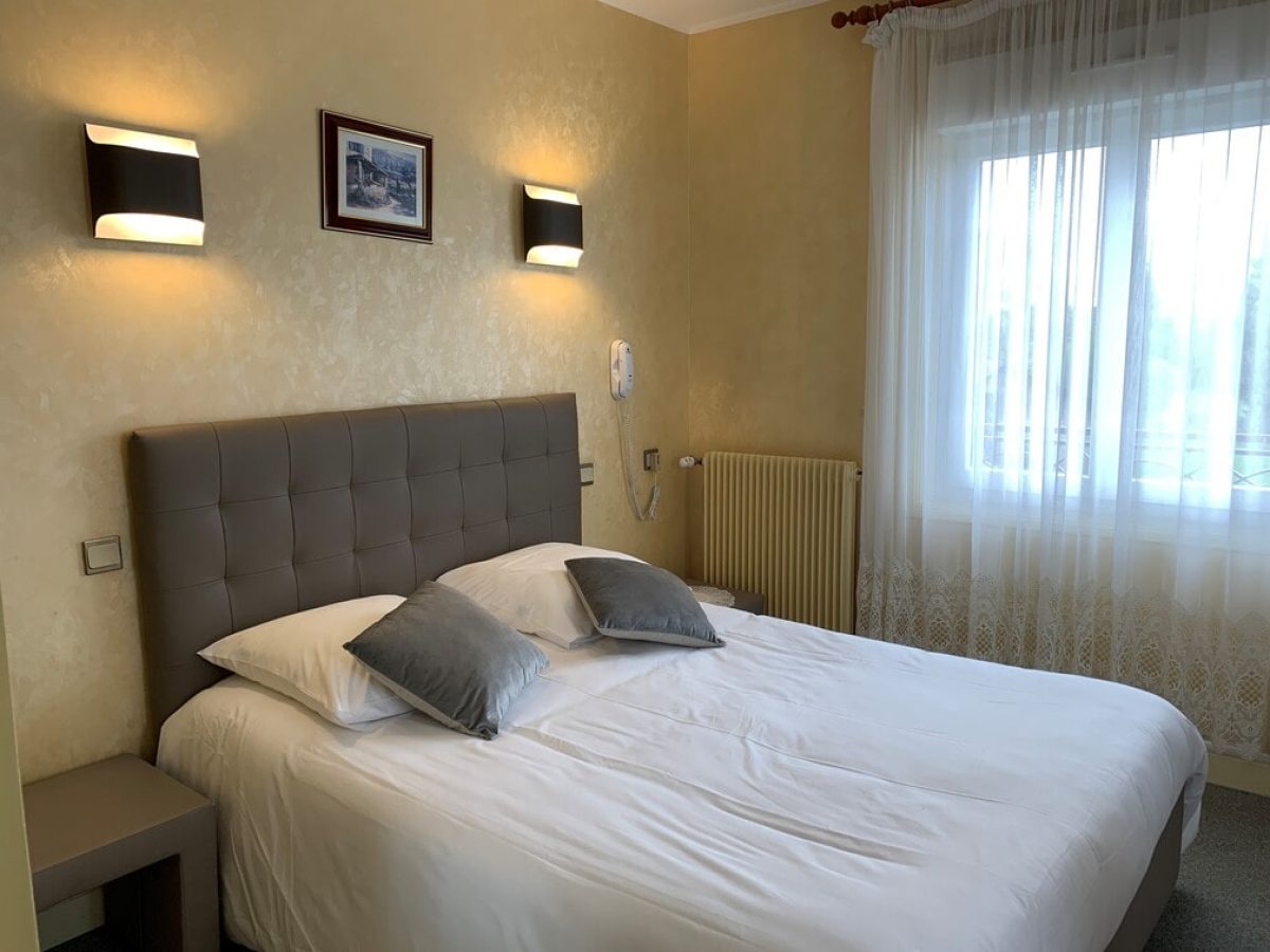 À vendre - Hôtel-Restaurant 2 étoiles de 16 chambres à Seilhac - Corrèze (19)