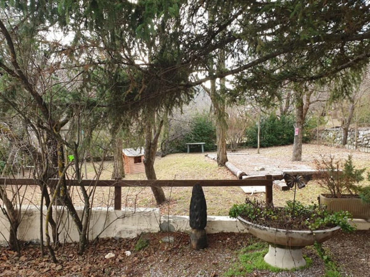 gite-a-vendre-de-12-chambres-proche-dignes-les-bains-dans-les-alpes-de-haute-provence-17