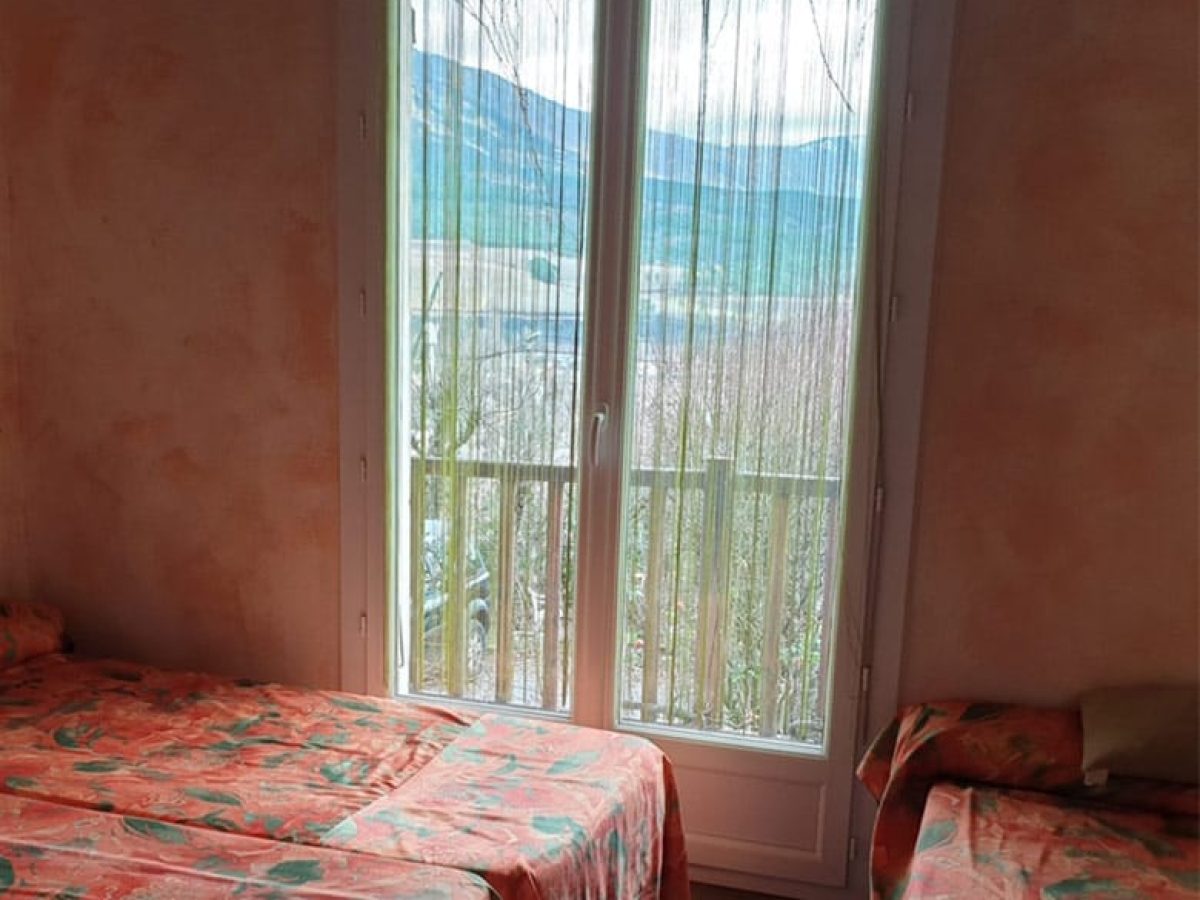 gite-a-vendre-de-12-chambres-proche-dignes-les-bains-dans-les-alpes-de-haute-provence-7